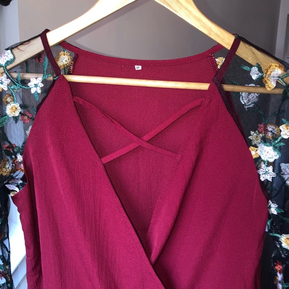 Pretty Red Top with Black S - Picture 4 of 6